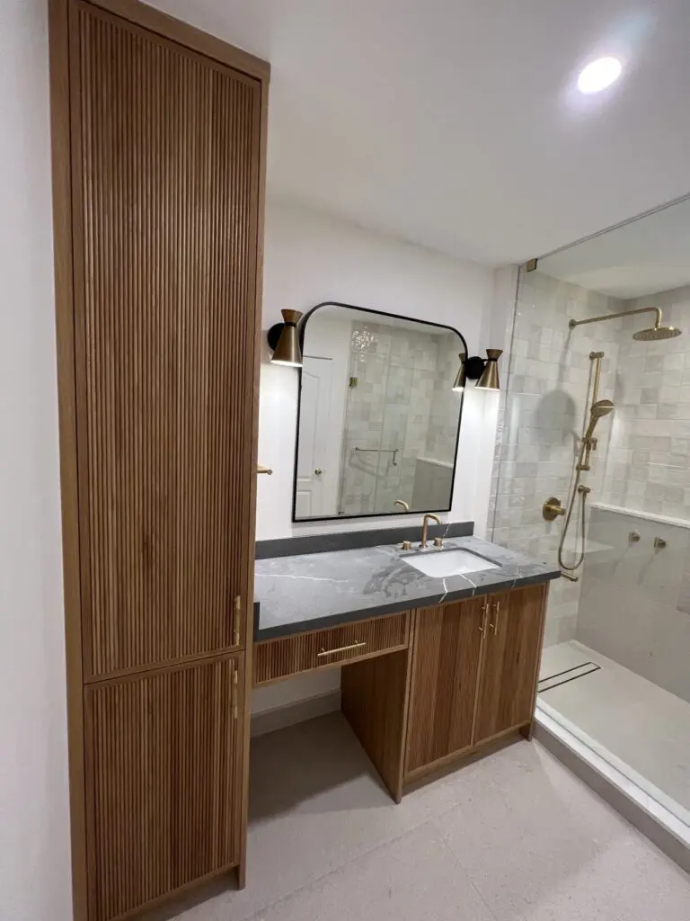 Contemporary bathroom renovation in Scarborough