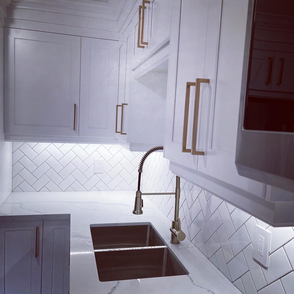 Contemporary kitchen renovation in Stouffville with new cabinets and island